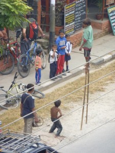 Der Fall Middelhoff erregt international Aufsehen. Mittlerweile spielen sogar die Kinder in Nepal nach, wie die Justiz den einstigen Topmanager coram publico anpinkelt. Und ihm dann die Stelzen wegtritt. Foto: Nissen