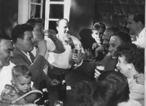 Dass wir eine taffe Generation sind, kommt nicht von ungefähr. Die Eltern schleppten uns schon anno 1962 auf Hardcore-Wäldchestage mit. Ein Entkommen war nicht möglich.